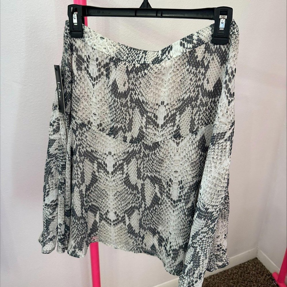 LULU'S SNAKE PRINT MINI FLOUNCE SKIRT - SIZE M